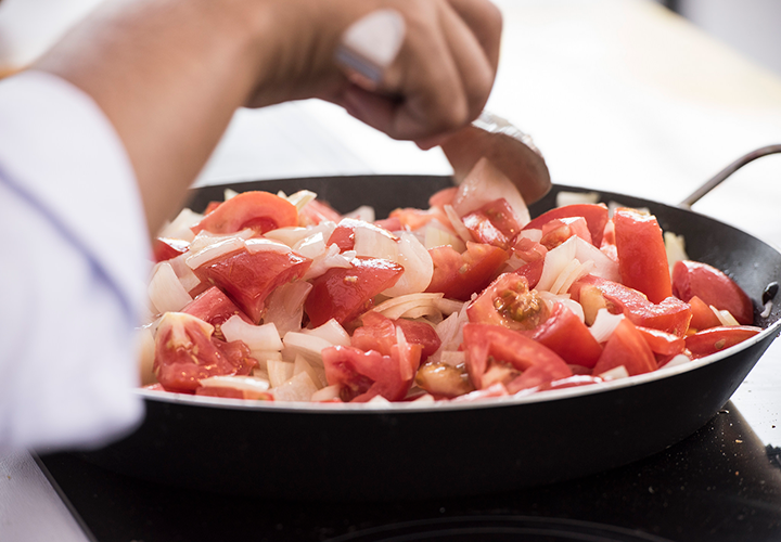 Chefs e estudantes do Senac aprendem receitas litorâneas no Encontro Sesc Povos do Mar