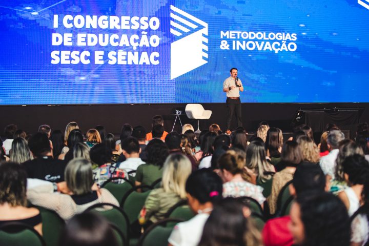 Rossandro Klinjey encerra I Congresso de Educação Sesc e Senac