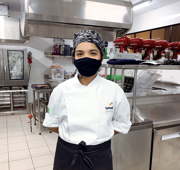 Cozinheira investe em qualificação para encarar os desafios do mercado de trabalho