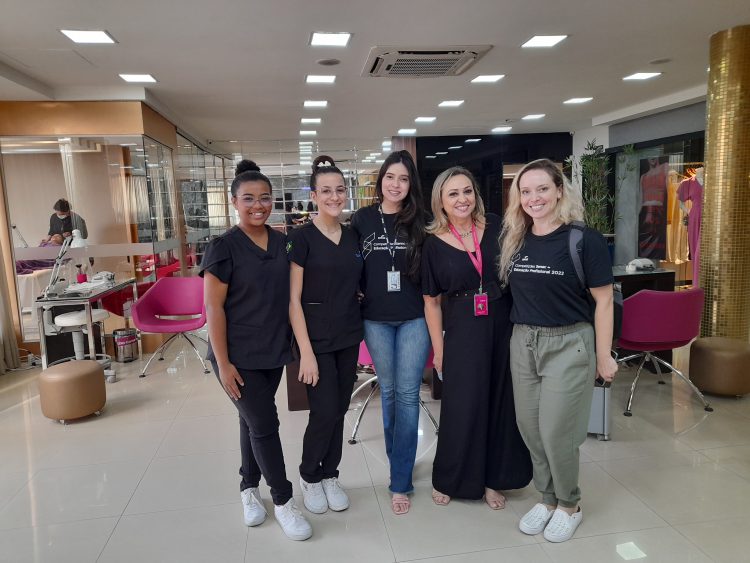 Competições Senac: Alunas da Estética visitam salão Mulher Cheirosa Mansão