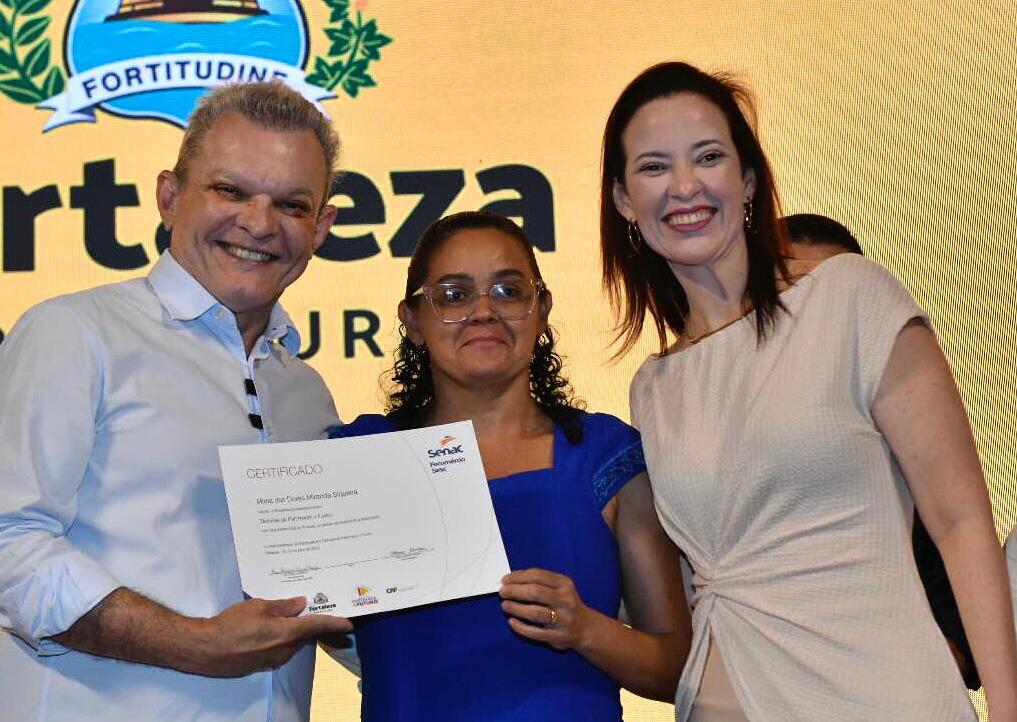 Entrega de certificados do Programa Fortaleza +Futuro tem a marca do orgulho