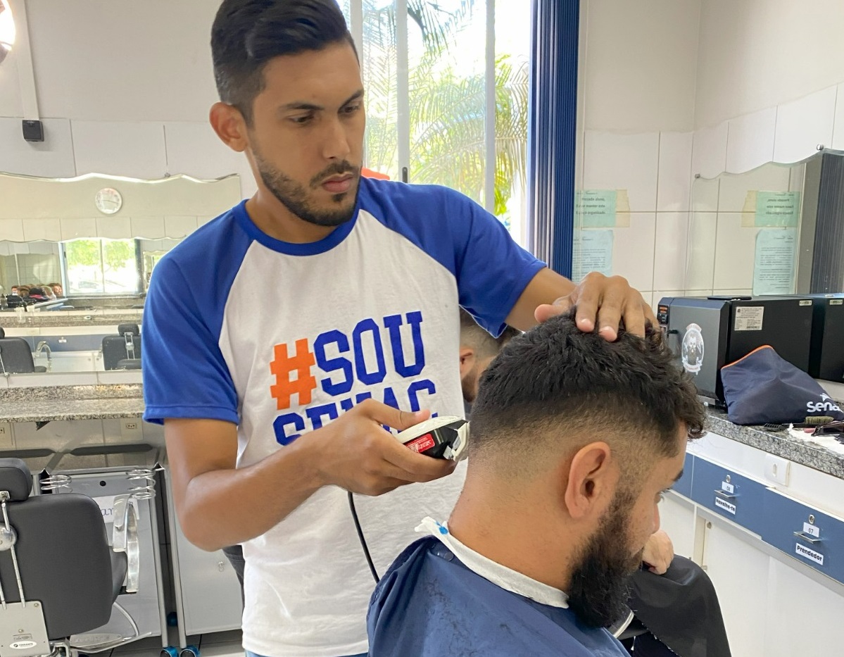 Aluno formado pelo Senac Ceará abre sua barbearia em Quixelô