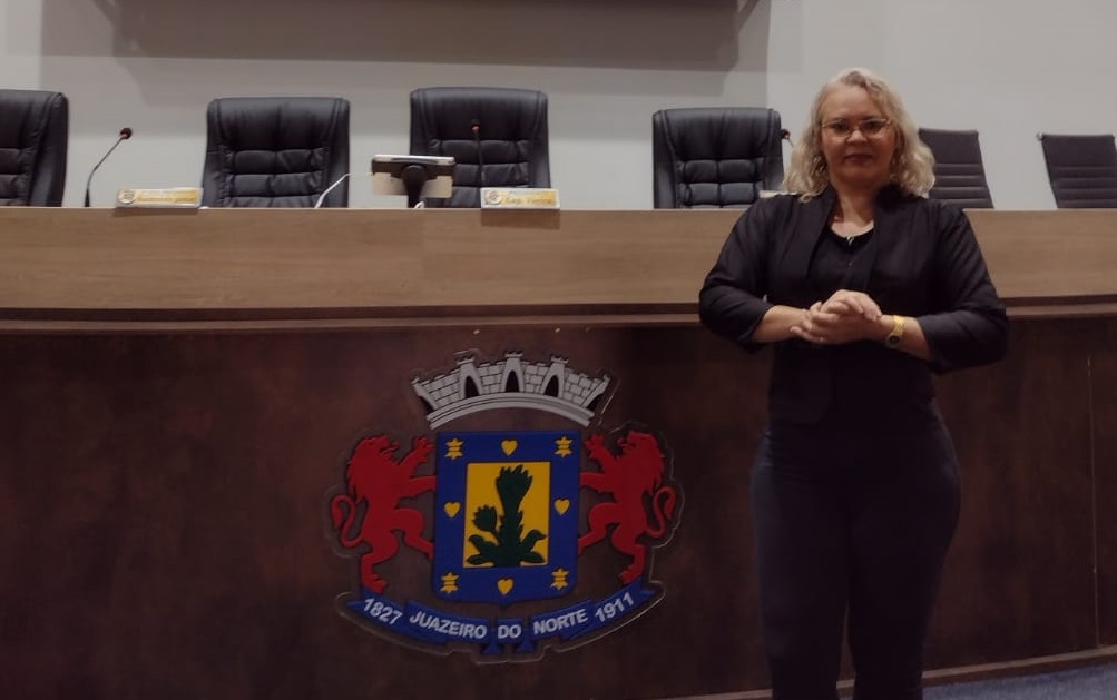 De recepcionista a intérprete e tradutora em Libras