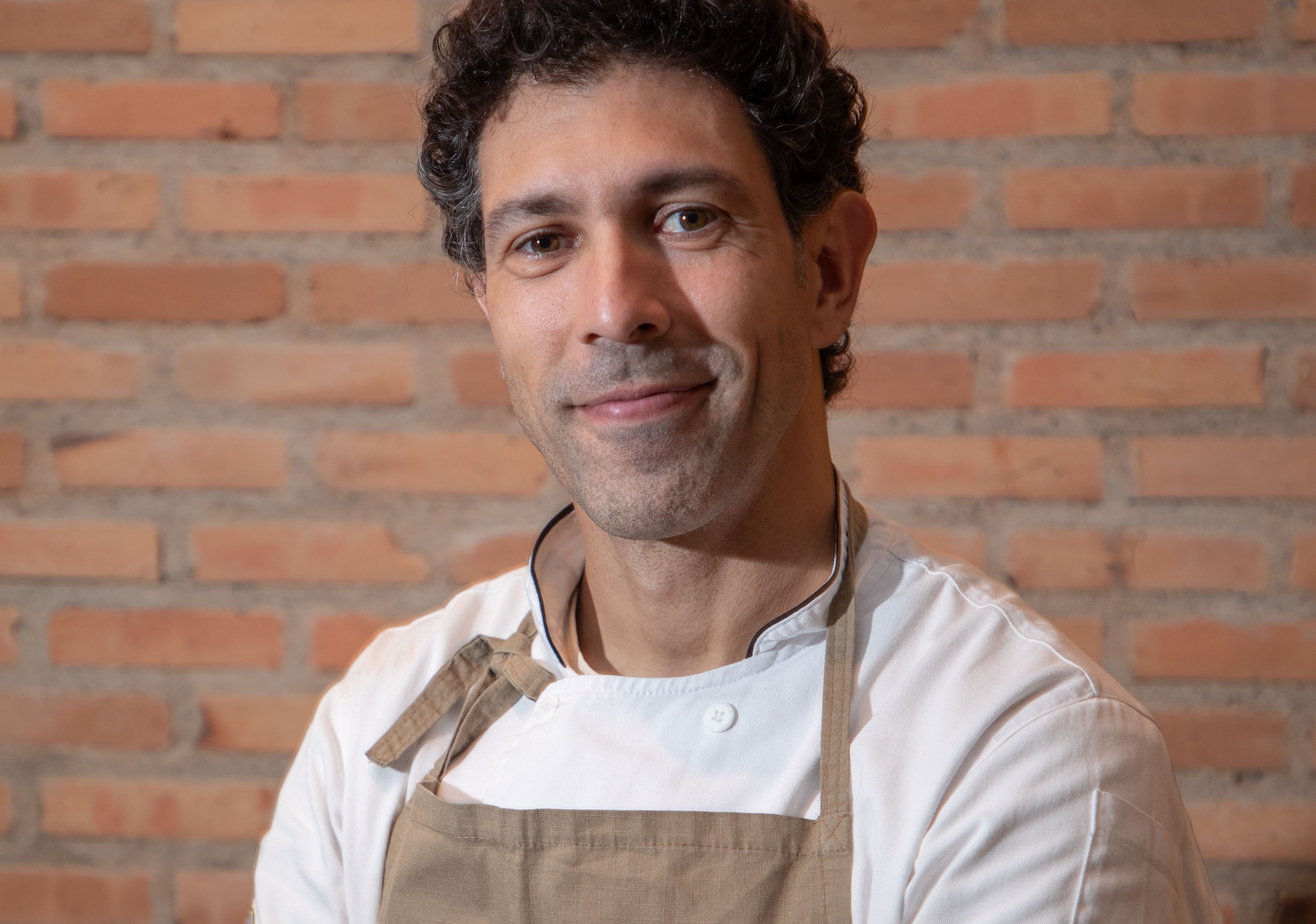 Senac Ceará promove palestra com chef Rodrigo Oliveira para empresários